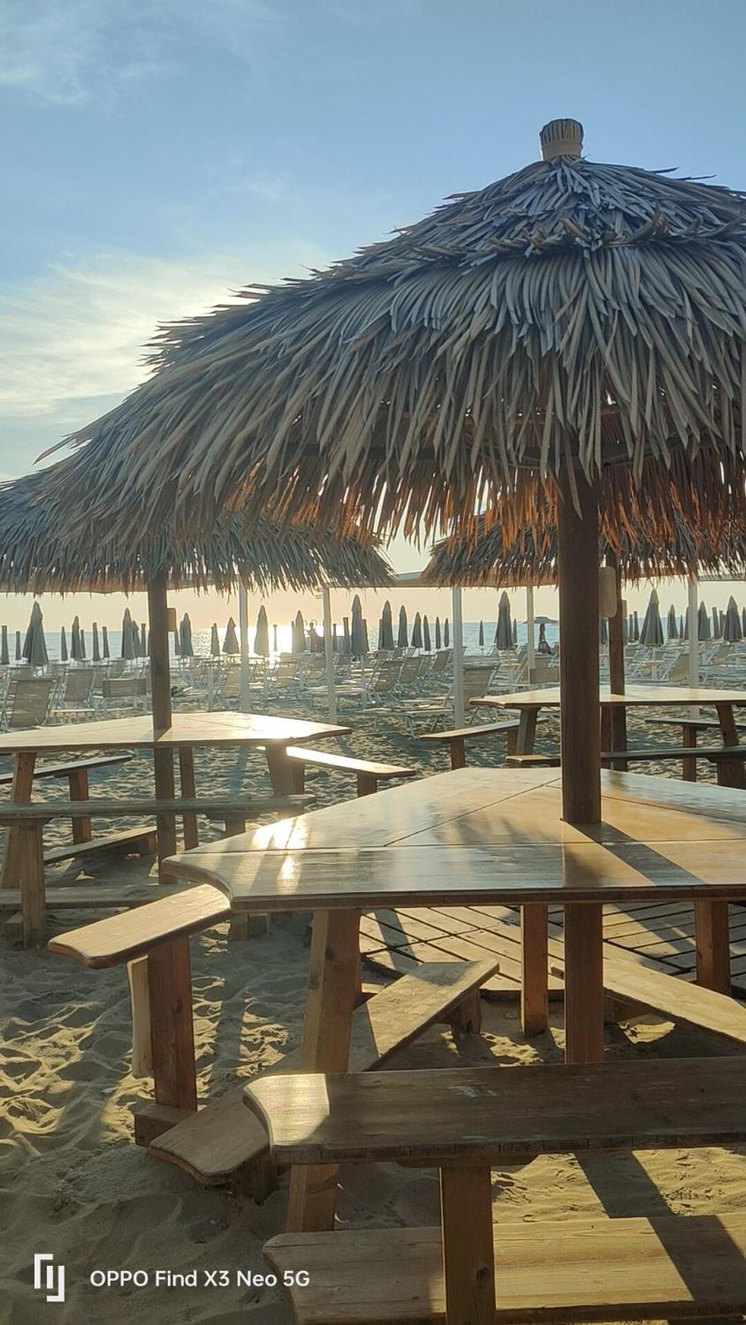 Sea Beach Relax Tirrenia Exteriör bild